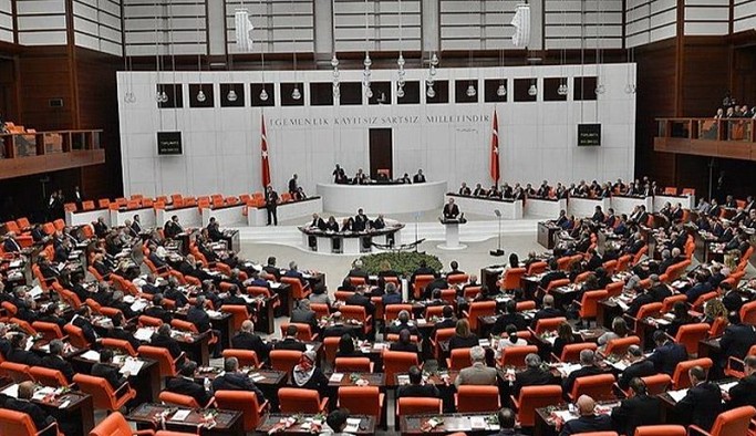 Esenyurt Belediye Meclisi'nde konut mağdurlarına destek önerisi AKP ve MHP oylarıyla reddedildi
