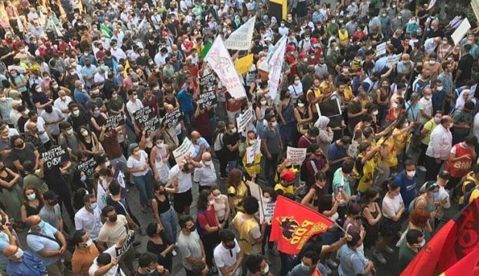 Irkçı katliam engellere rağmen Taksim'de protesto edildi: Faşizme karşı omuz omuza