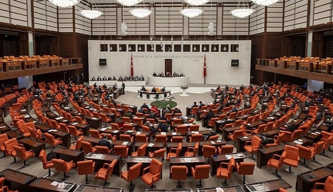 OHAL düzenlemelerinin uzatılmasını da içeren kanun teklifi, TBMM Genel Kurulu'nda kabul edilerek yasalaştı