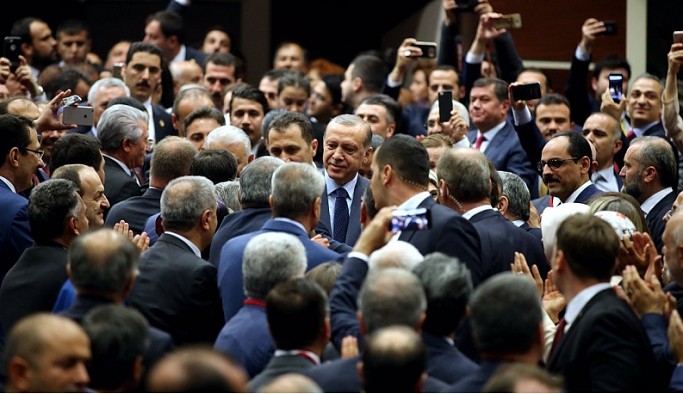 AKP'lilerin en çok merak ettiği anket ve büyük soru: Erdoğan gidiyor mu?