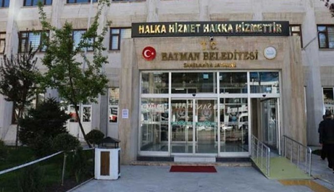 Batman Belediyesi'ne atanan kayyım, yaptığı milyonlarca TL'lik ihaleleri yandaşlara verdi