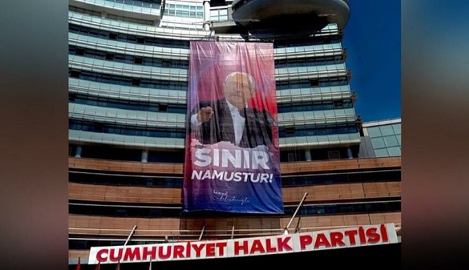 CHP Genel Merkez Binası'na 'Sınır namustur' pankartı asıldı