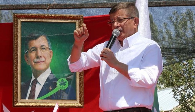 Davutoğlu Hakkari'den seslendi: Gençlerin yeri dağlar değil, Meclis'tir