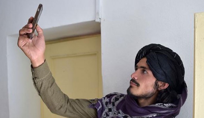 Facebook'tan Taliban'a yasak