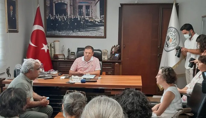 HDP Eş Genel Başkanı Sancar, yangından etkilenen Milas Belediyesi'ni ziyaret etti