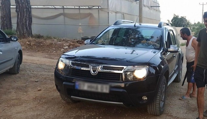 Silahlı ve sopalı gruplar 'yangın faili' arıyor