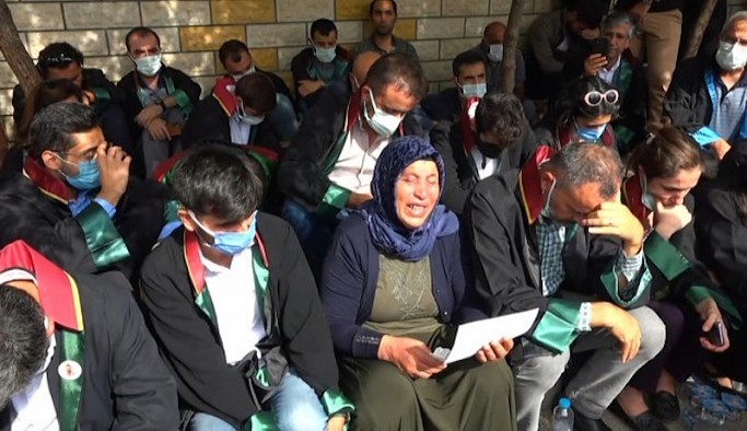 200 avukat cüppeleriyle Adalet Nöbeti’nde: Şenyaşar ailesinin talebi hepimizindir