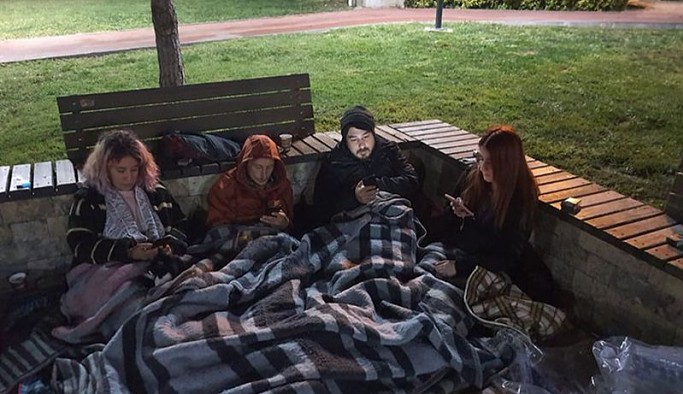 Barınma sorununa 'çözüm': Polis öğrencilerin ailelerini arayarak çocuklarını şikâyet etti
