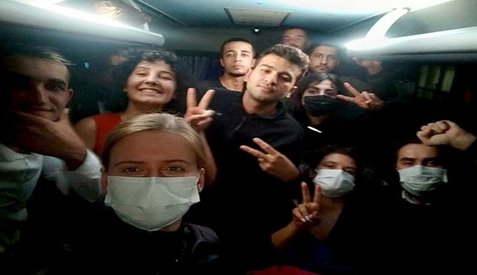 Erdoğan'ın talimatıyla parklara polis baskını: 80 öğrenci gözaltına alındı
