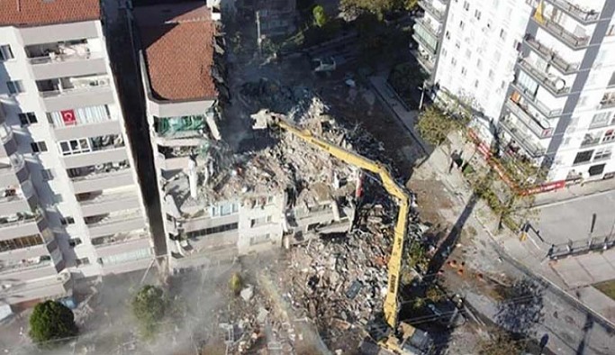 İzmir depremi davasında Yılmaz Erbek Apartmanı'nın mimarı tahliye edildi