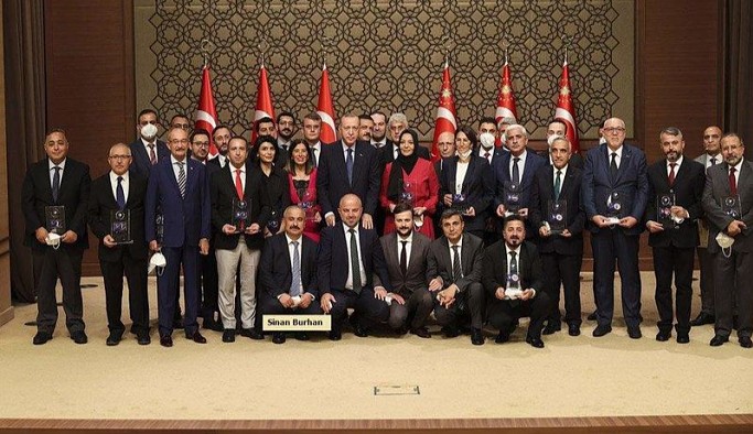 Organizatör medya ödüllerinin yandaşa verildiğini itiraf etti: Ödülleri kendi dünya görüşümüze verdik