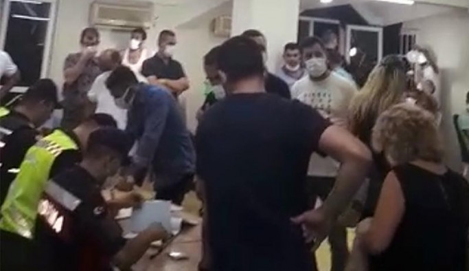 Sendika merkezine baskın: Kumar oynayan 55 kişi yakalandı