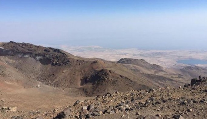 Süphan Dağı'ndaki krater gölleri kurudu