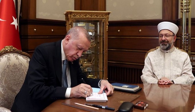Zeyrek: Ali Erbaş, Erdoğan sonrası için kendisini Cumhurbaşkanlığına biçilmiş kaftan görüyor