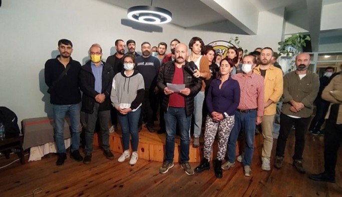 MKM’li sanatçılar konser yasağını müzik ve halaylarla protesto etti