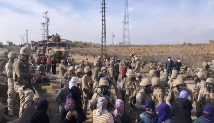DEDAŞ'ı protesto eden köylülere müdahale; 1 kişi gözaltına alındı