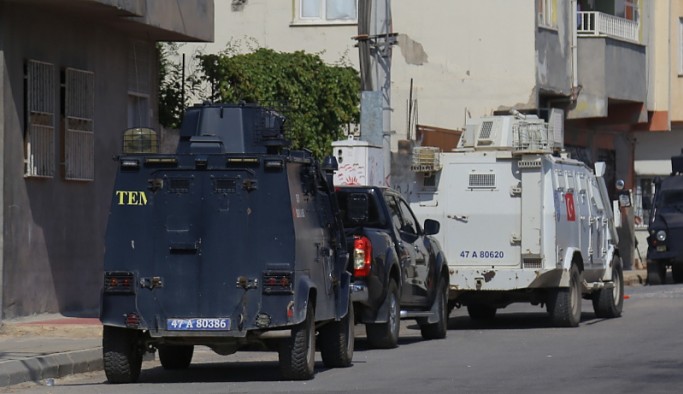 Nusaybin’de aralarında çocukların da olduğu çok sayıda kişi gözaltına alındı