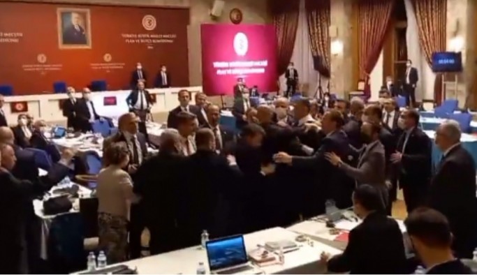 TBMM'de Selahattin Demirtaş kavgası! MHP'li ve HDP'li vekiller birbirine girdi!