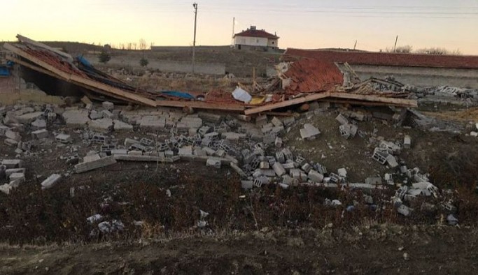 AKP'li belediyeden 'mera alanı' gerekçesiyle kayıt belgesinin de olduğu evlere yıkım kararı