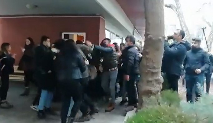 Üniversitede yoksulluk ve işsizliğe ilişkin foruma polis müdahalesi: Öğrenciler gözaltına alındı