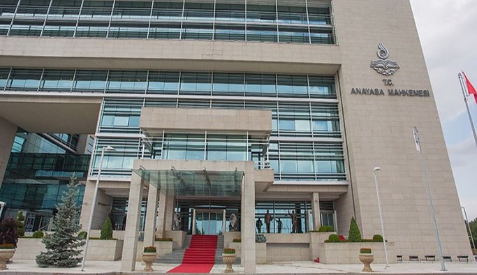 AYM'den aynı iş yerindeki çalışanlara farklı muameleye 'ayrımcılık yasağının ihlali' kararı