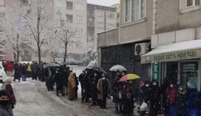 Kar altın ucuz ekmek kuyruğu: Türkiye bu tabloyu hak etmiyor