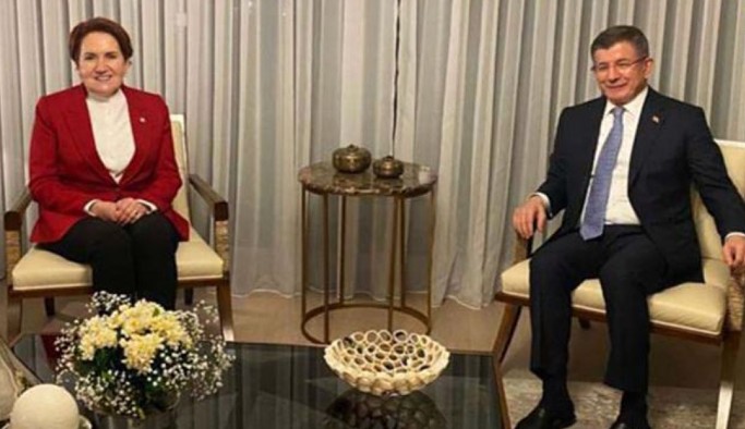Meral Akşener’in Ahmet Davutoğlu ziyareti siyasi kulisleri hareketlendirdi
