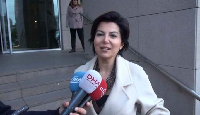 Sedef Kabaş 'Erdoğan'a hakaretten' tutuklandı