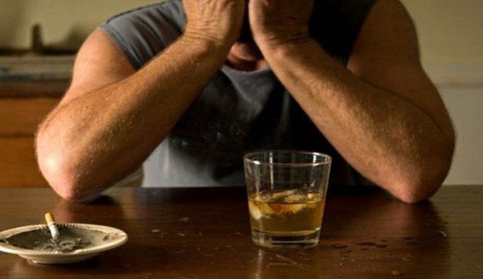 Sigara ve alkolden alınan vergi arttırıldı