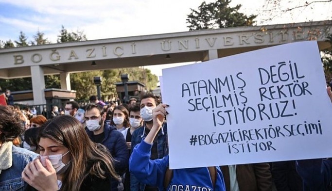 Yüzlerce yurttaştan öğrencisi, öğretim üyesi ve mezunlarıyla direnen Boğaziçi'ne destek