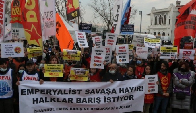 Kadıköy'de savaş karşıtı eylem: NATO'dan çıkılsın, üsler kapatılsın