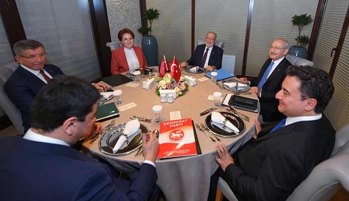 Muhalefet liderleri yuvarlak masa etrafında buluştu