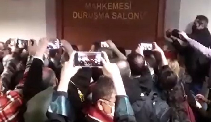 Boğaziçi öğrencileri yargılanıyor: Avukat Ömer Kavili'nin duruşmalara alınmamasına karar verildi