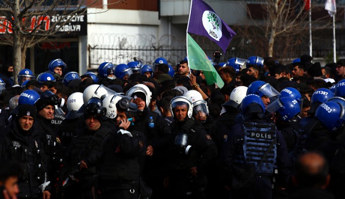 Newroz kutlamalarında en az 488 kişi gözaltına alındı