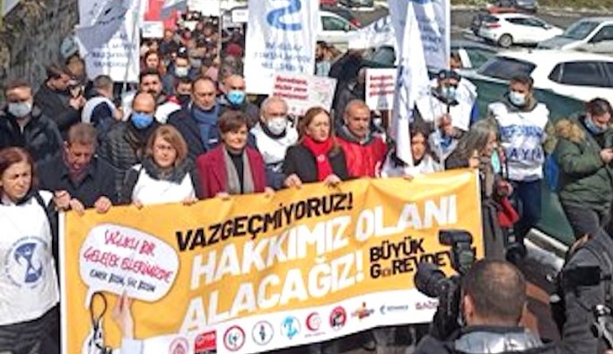 Sağlıkçılar ülkenin dört bir yanında eylemde: Cerrahpaşa'da Beyaz Yürüyüş