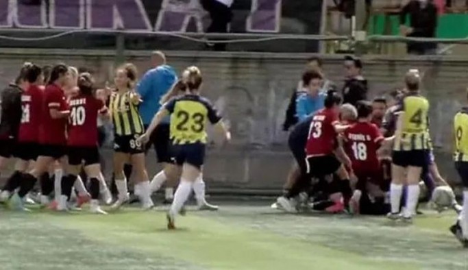 Amedsporlu 3 kadın futbolcu 5 maç ceza aldı