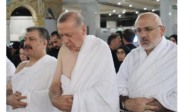Cumhurbaşkanı Erdoğan resmi ziyaret için gitti, Umre yaptı