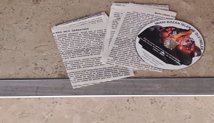 İstanbul'da kapı kapı dolaşıp 'şeriat bildirisi' dağıtıldı