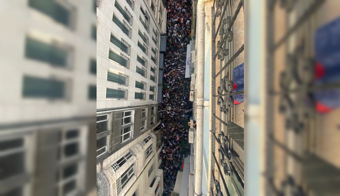 Taksim'de Gezi kararı protestosu: Her yer Taksim, her yer direniş