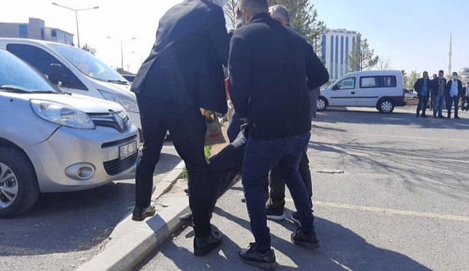 Adalet Nöbeti tutan Ferit Şenyaşar'a şiddet polis kamerasında