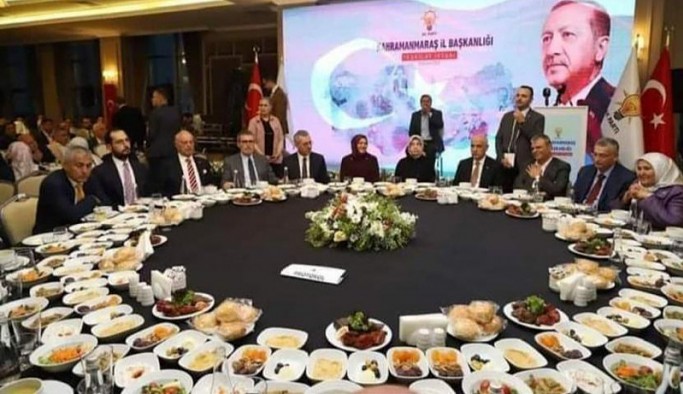 'Millet kriz yüzünden inim inim inliyor beylerin sofrası işte böyle'