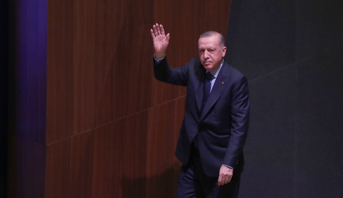 Erdoğan: Aç, sefil geziyor ama rakıyı almaktan, birayı almaktan geri durmuyor