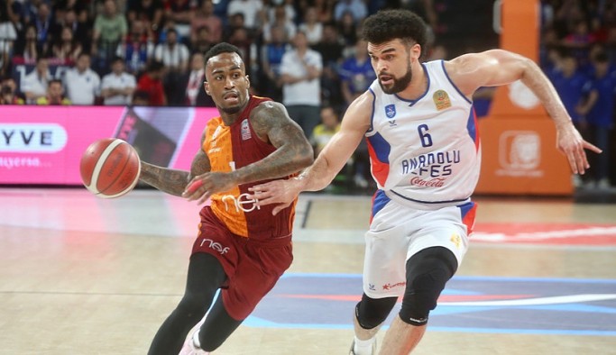 Galatasaray, Anadolu Efes'i farklı mağlup etti