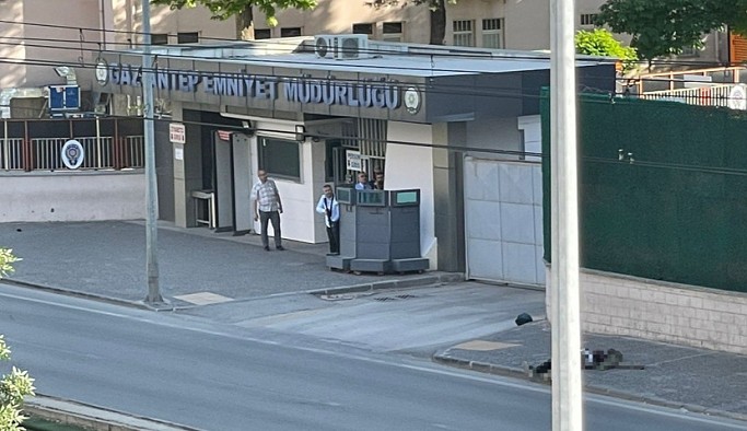 Gaziantep Emniyet Müdürlüğü önünde bir kişi vuruldu