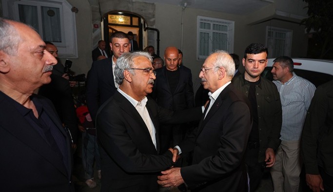 Kılıçdaroğlu, HDP Eş Genel Başkanı Sancar’a taziye ziyaretinde bulundu