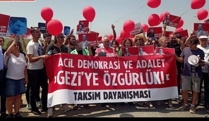 Silivri ve Bakırköy cezaevleri önünde Gezi tutukluları için 'adalet' çağrısı