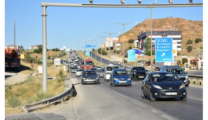Tatil dönüşü trafiği erken başladı
