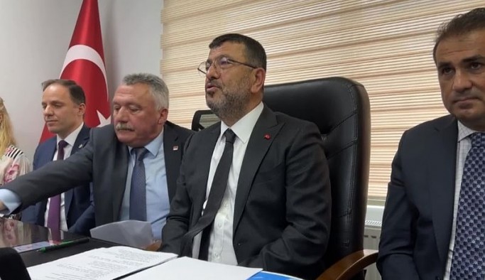 Veli Ağbaba: Ahlaksızlık arıyorsan sanatçılara değil mafya bozuntularına bak