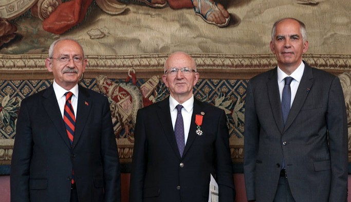 CHP'li İbrahim Kaboğlu'na Fransa'dan Légion d'honneur nişanı