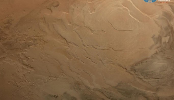 Çin, Mars'ın büyüleyici fotoğraflarını paylaştı